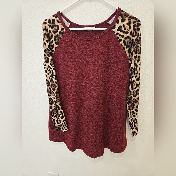 Women's REB. in J. Red leopard long sleeve shirt medium - Picture 1 of 2